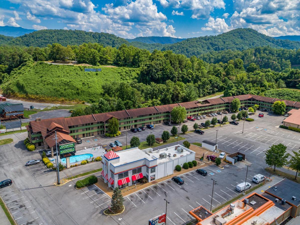 Days Inn By Wyndham Pigeon Forge South Екстериор снимка