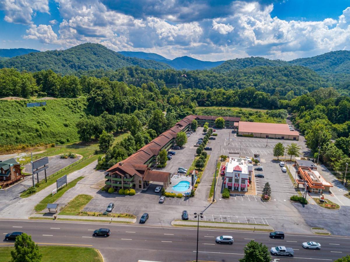 Days Inn By Wyndham Pigeon Forge South Екстериор снимка