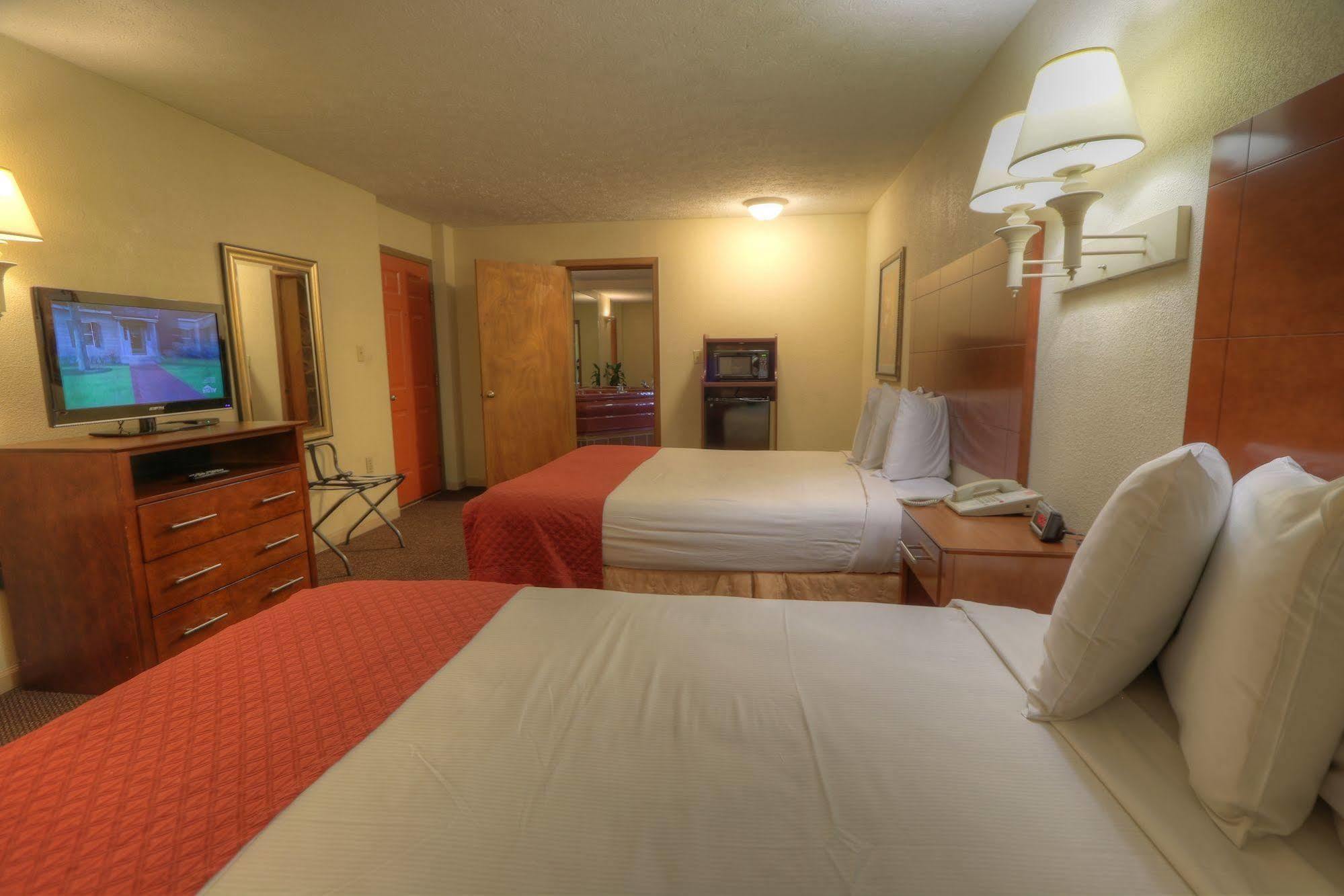 Days Inn By Wyndham Pigeon Forge South Екстериор снимка